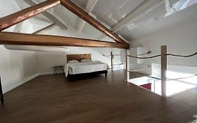 NIMES Superbe appartement duplex climatisée